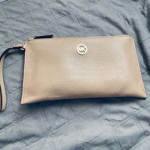 Michael Kors Fulton Large ZIP Clutch